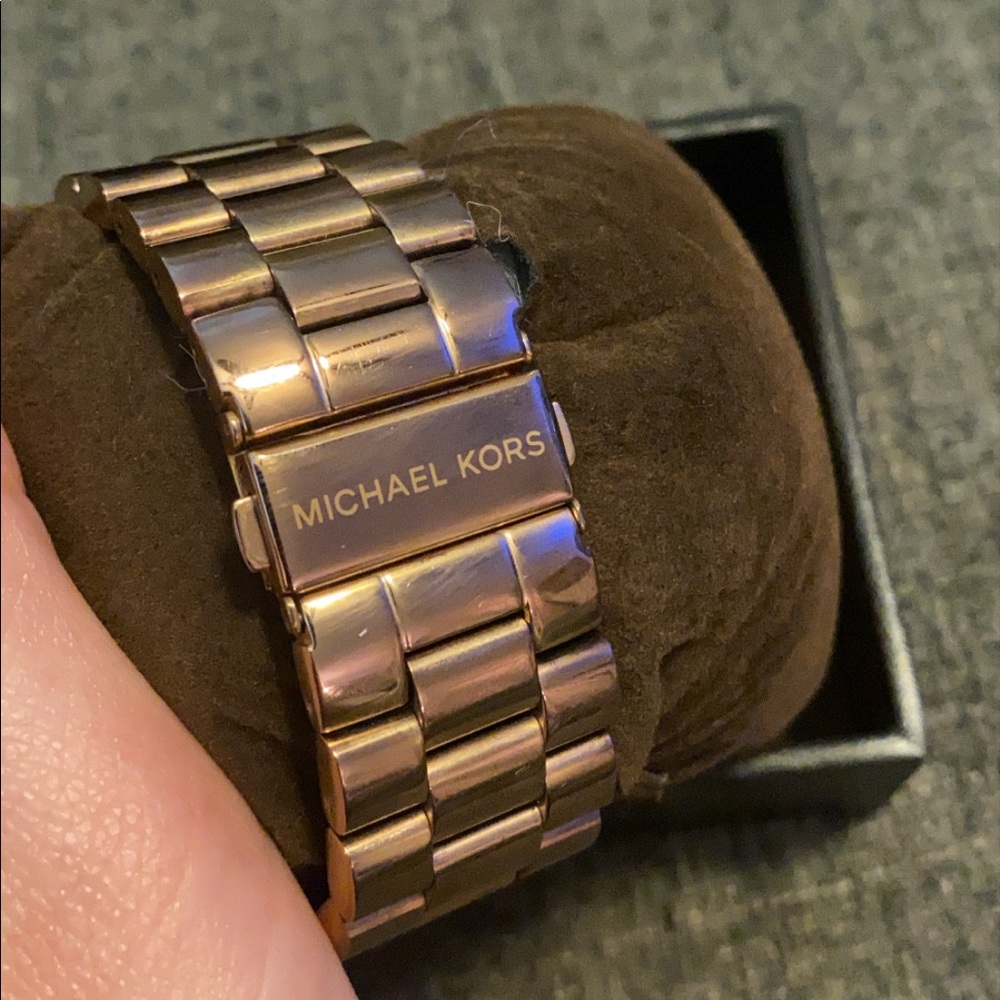 Michael Kors Rose Gold Watch w Box - Picture 4 of 15